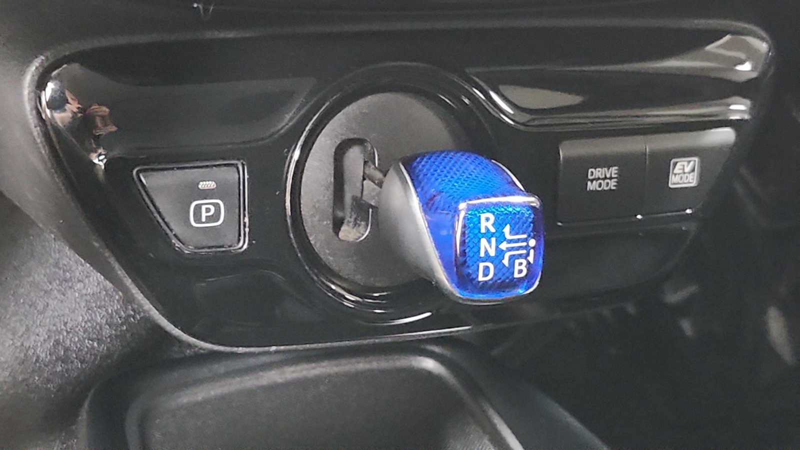 Certified 2021 Toyota Prius LE AWD/4WD image 22