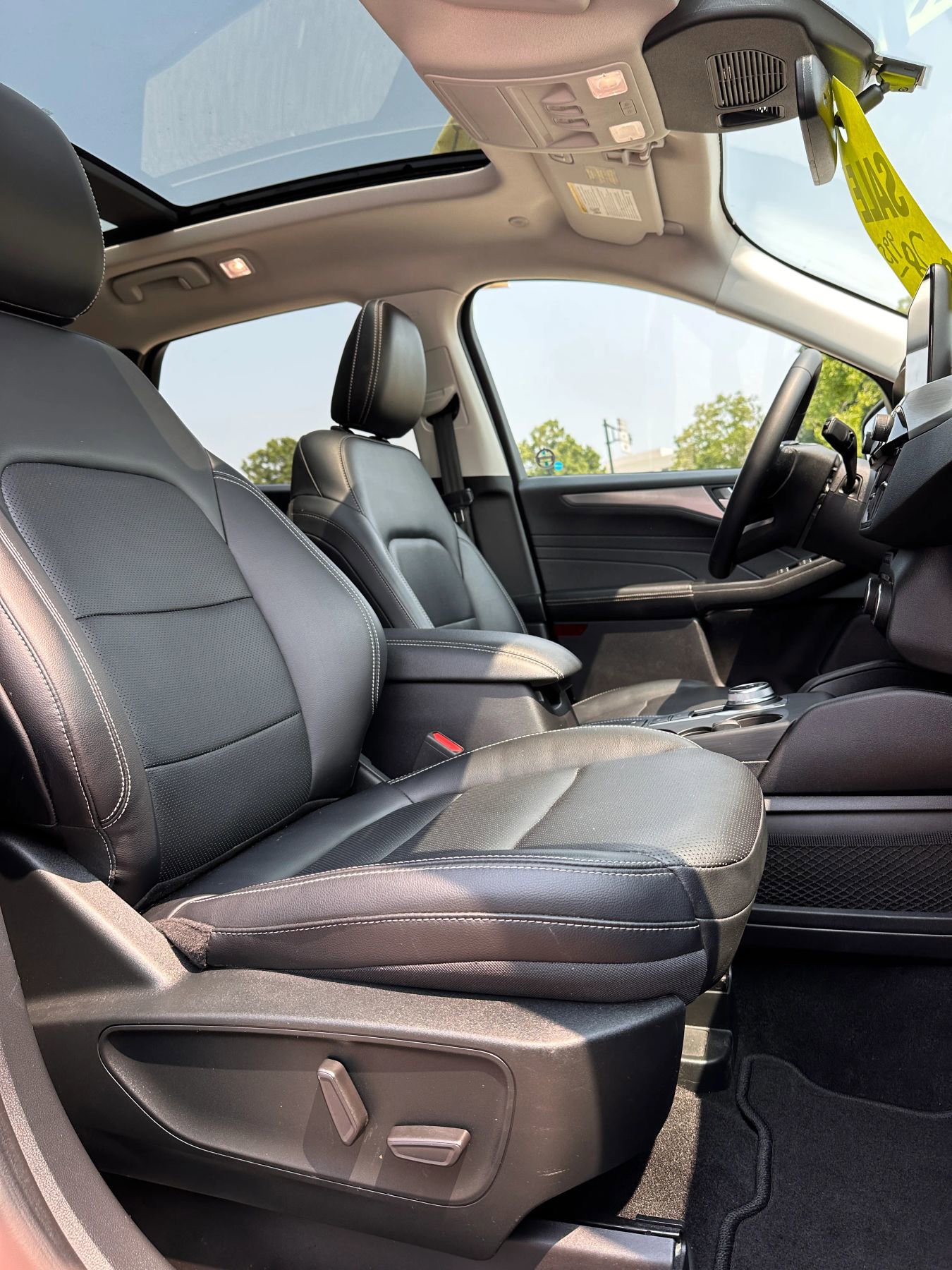 Used 2022 Ford Escape Titanium image 21