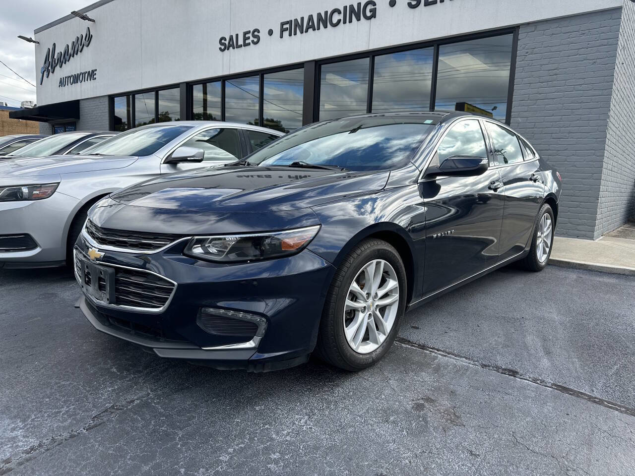 Used 2017 Chevrolet Malibu LT image 3