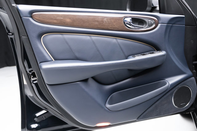 Used 2009 Jaguar XJ Vanden Plas Super V8 Portfolio image 42