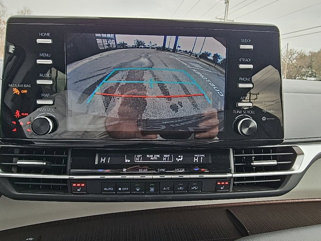 Used 2024 Toyota Sienna XLE image 2