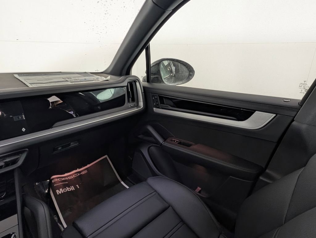 New 2026 Porsche Cayenne image 23