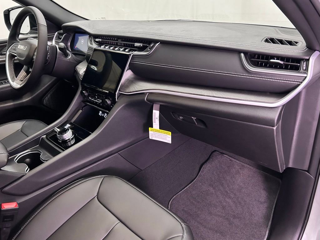 New 2025 Jeep Grand Cherokee Limited w/ Black Appearance Package image 23