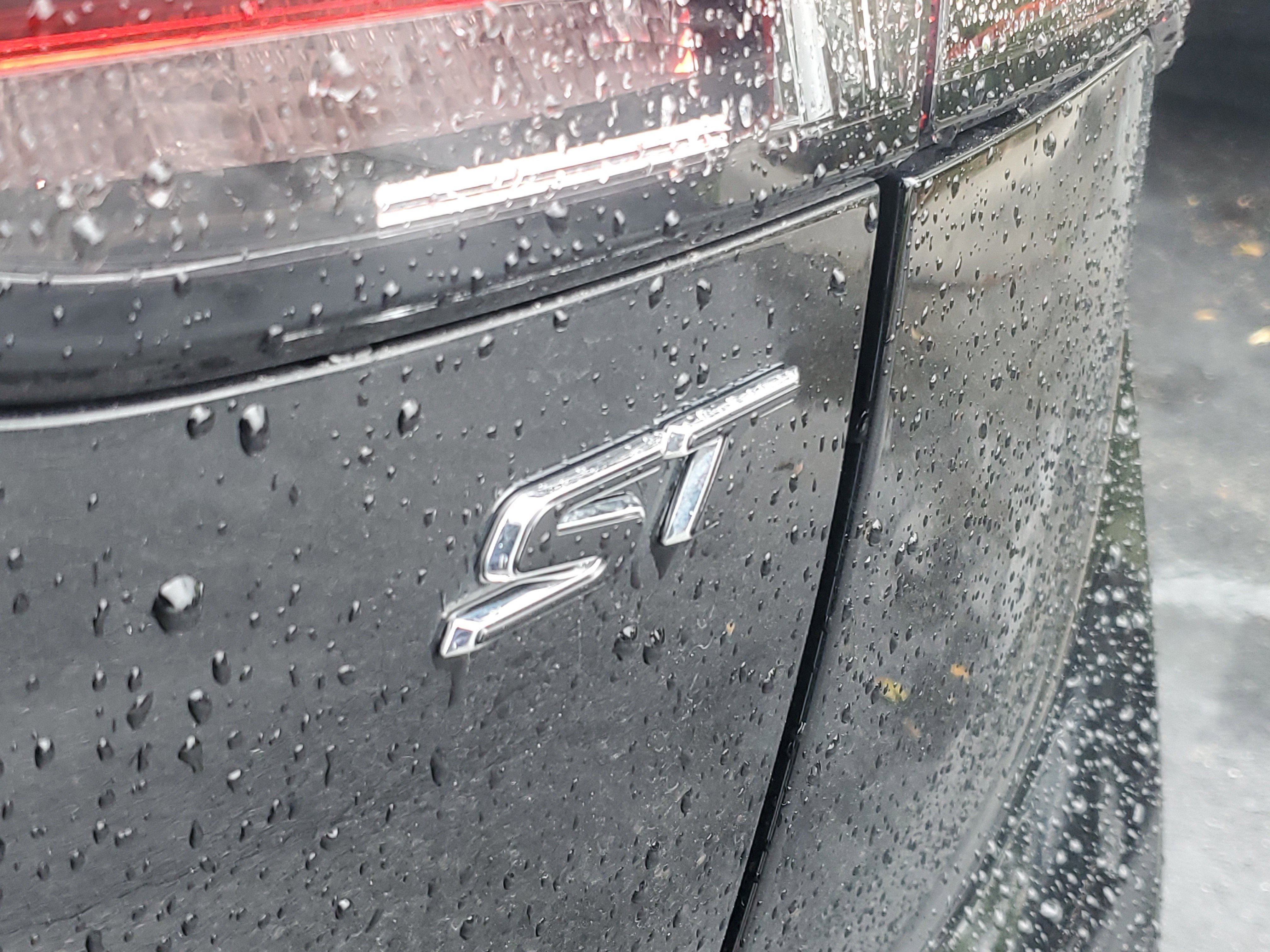 Used 2023 Buick Envision Essence w/ Sport Touring Package image 4