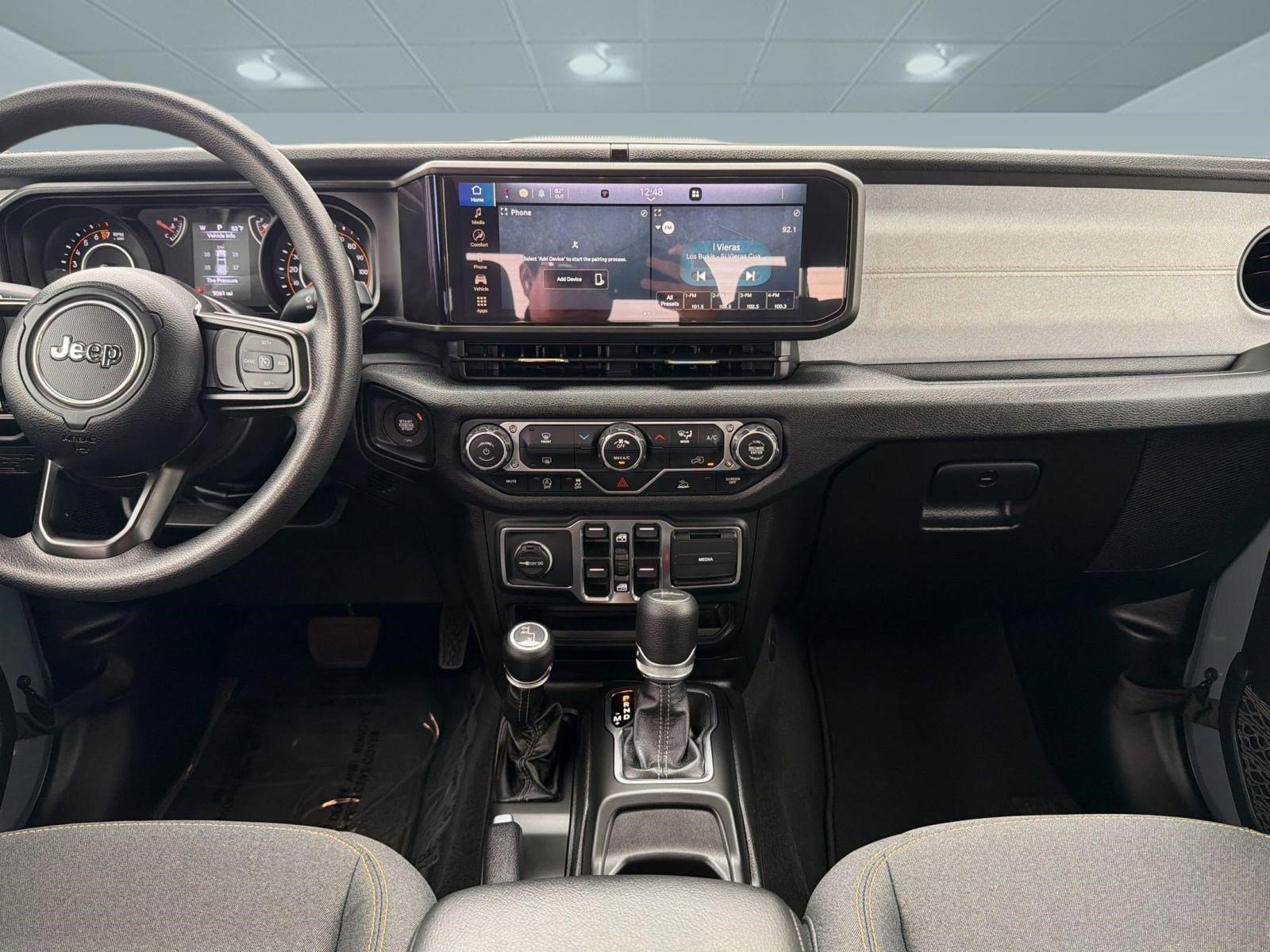 Used 2025 Jeep Gladiator Sport image 27