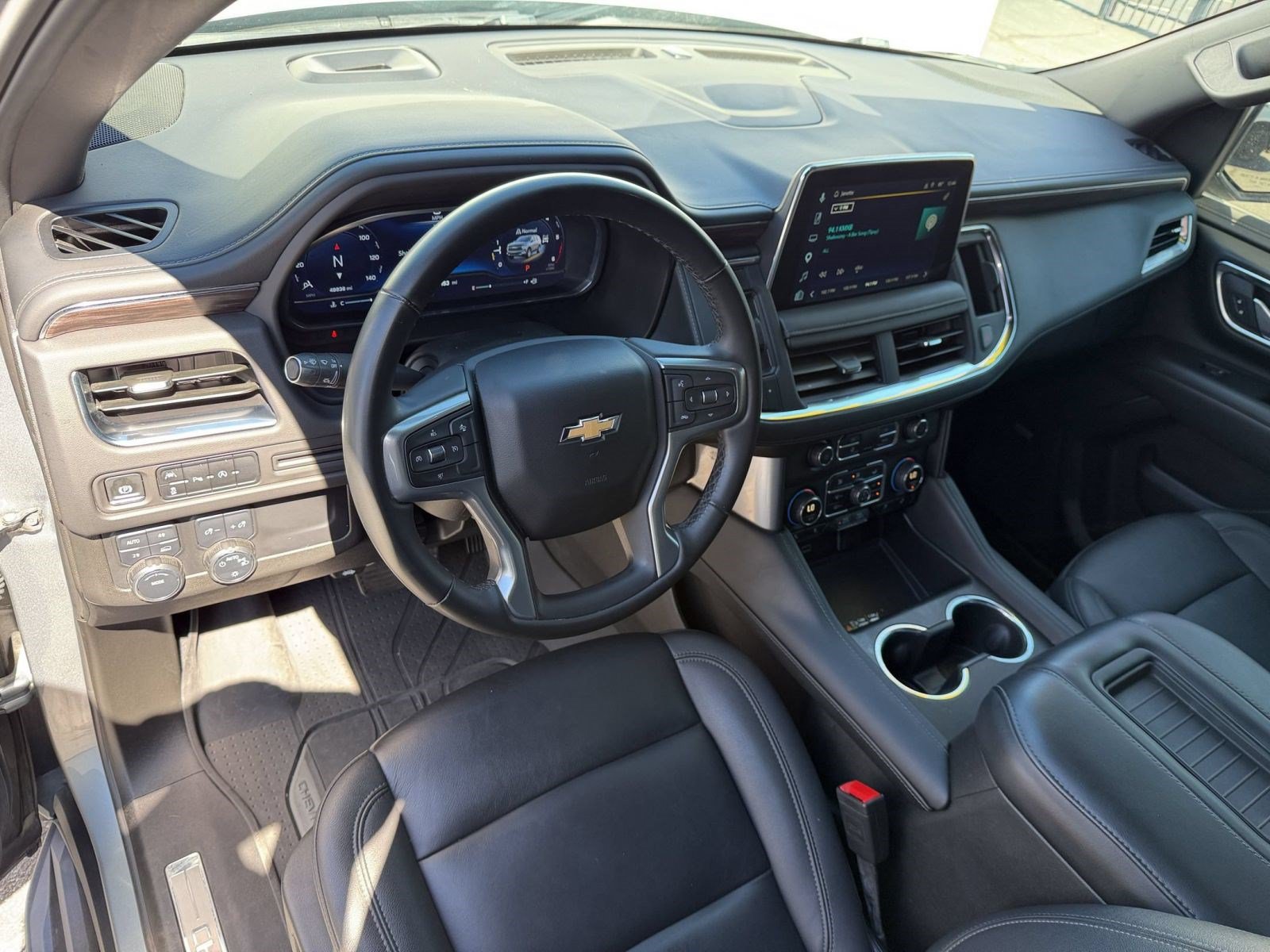 Used 2024 Chevrolet Suburban LT AWD/4WD image 3