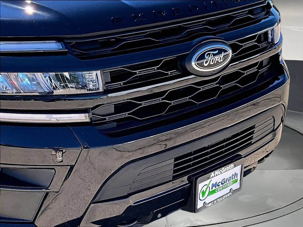Used 2022 Ford Expedition Limited w/ Equipment Group 303A AWD/4WD image 35