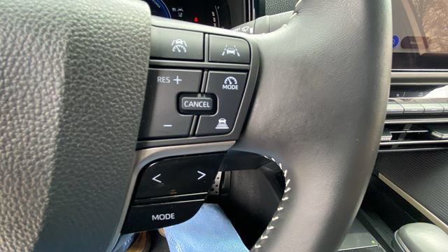 Used 2025 Toyota Camry SE FWD image 22