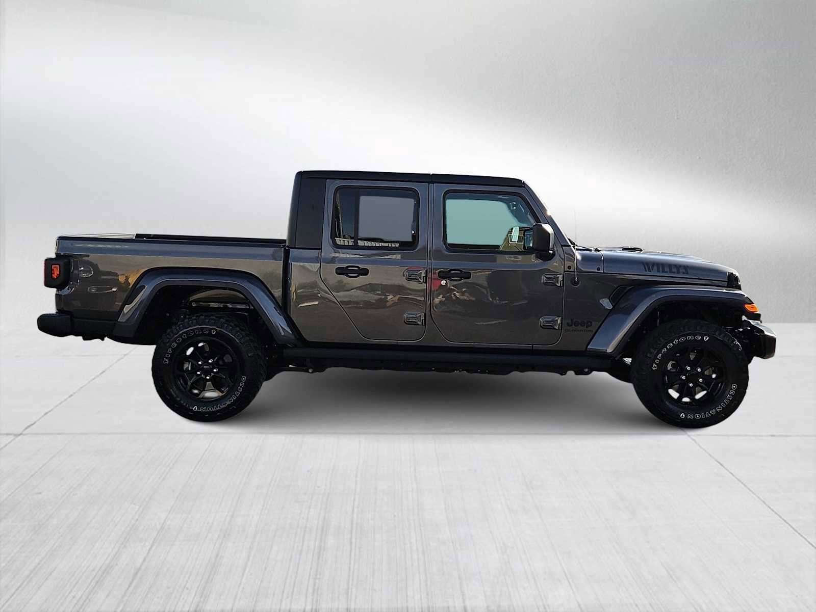Used 2022 Jeep Gladiator Sport image 9