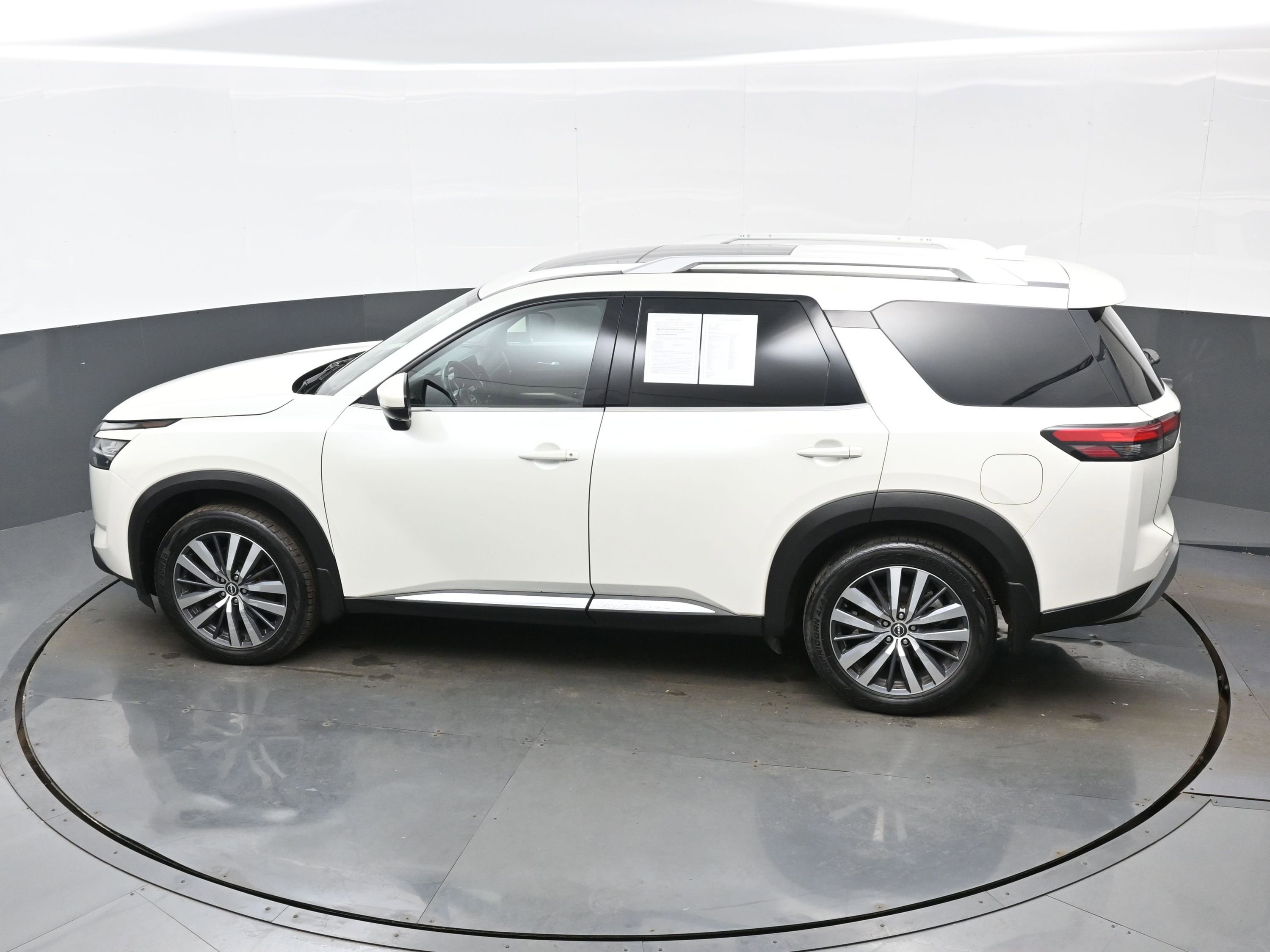 Used 2022 Nissan Pathfinder Platinum w/ Cargo Package image 37