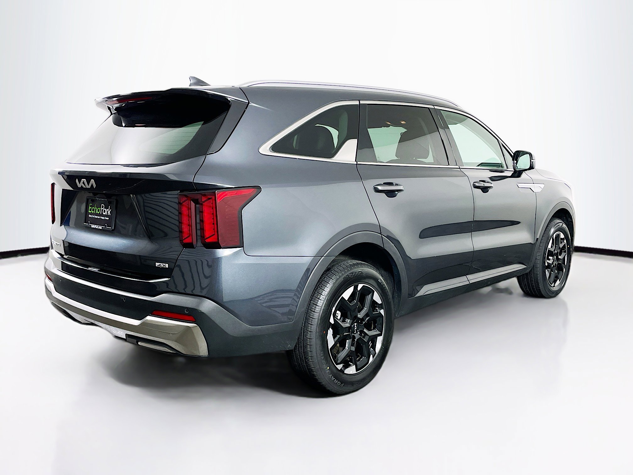 Used 2024 Kia Sorento S image 9