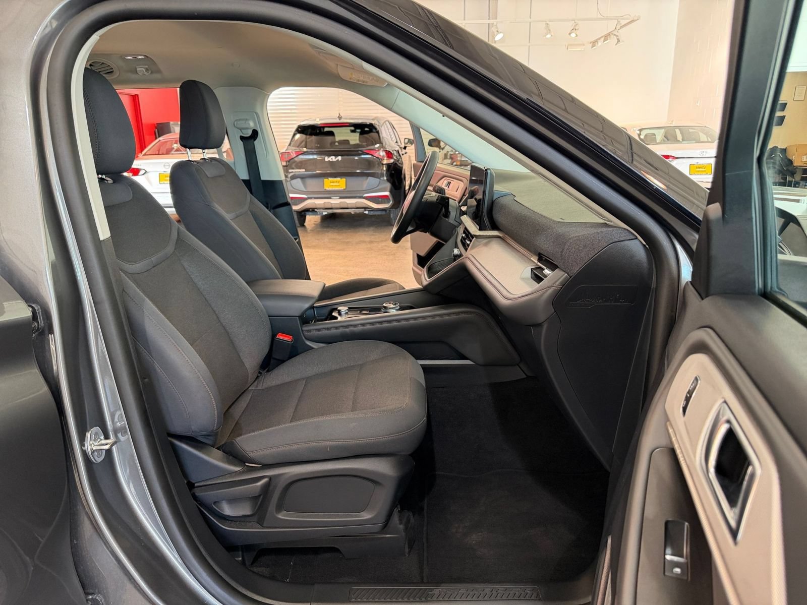 Used 2026 Ford Explorer Active AWD/4WD image 36