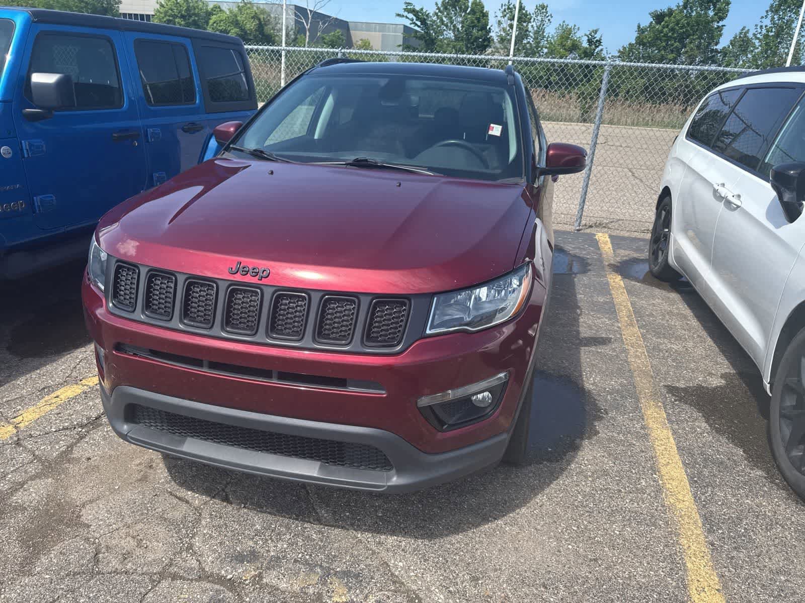 Used 2021 Jeep Compass Latitude w/ Sun and Sound Group AWD/4WD image 3