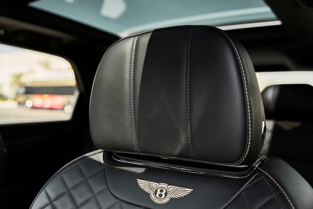 Used 2017 Bentley Bentayga AWD/4WD image 40