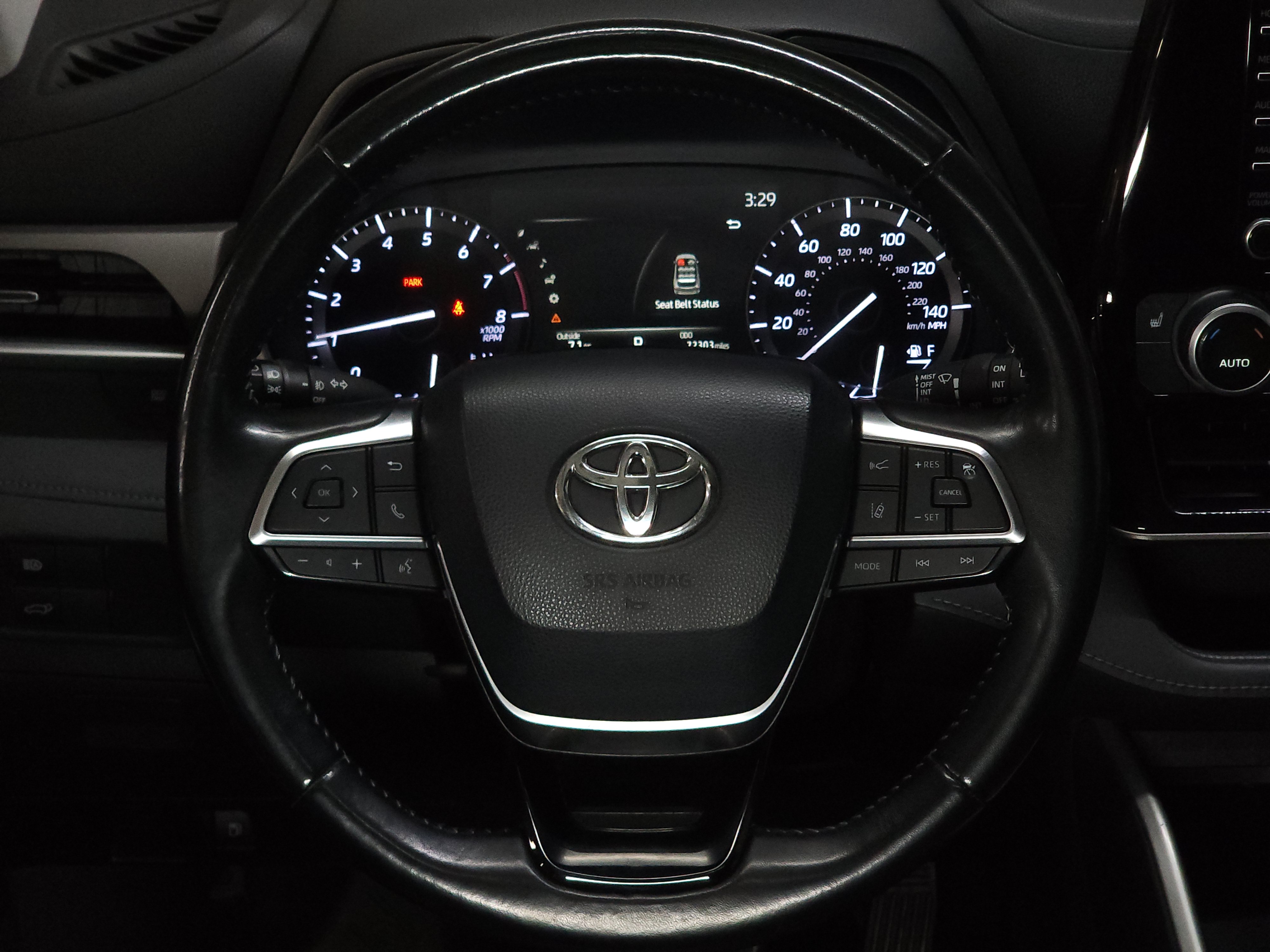 Used 2020 Toyota Highlander XLE AWD/4WD image 29
