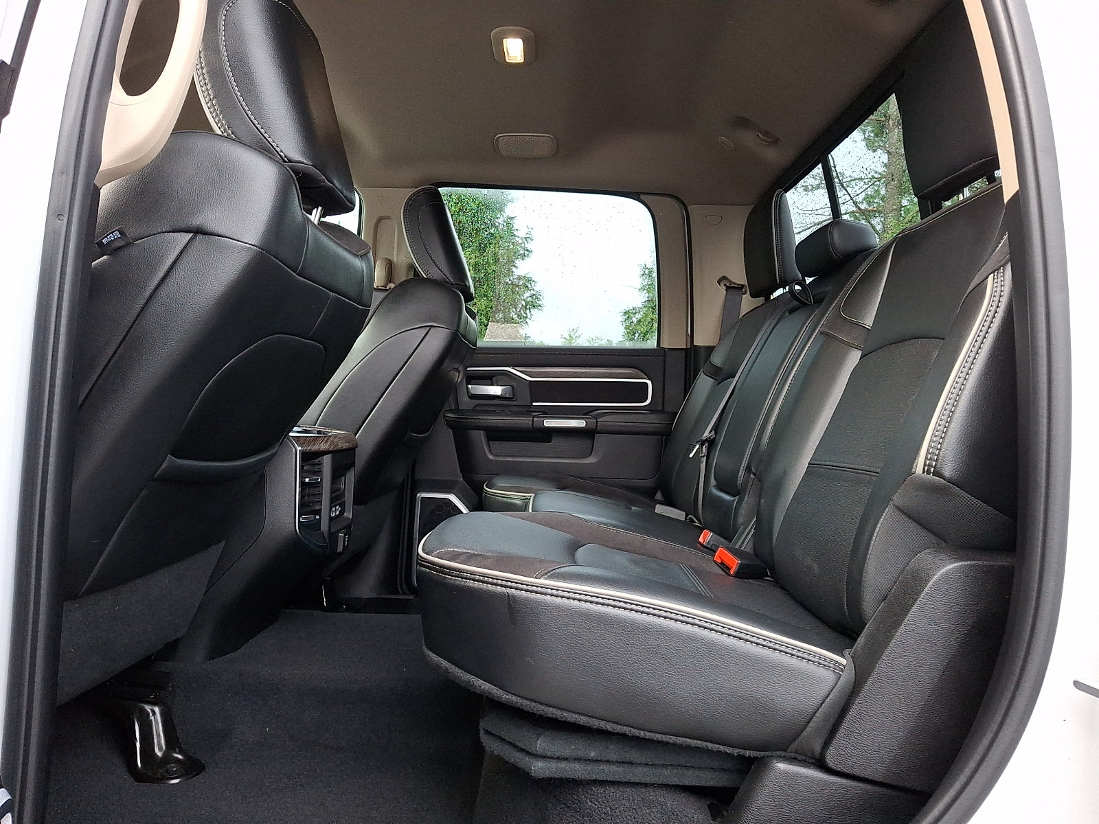 Used 2019 RAM 2500 Laramie AWD/4WD image 10