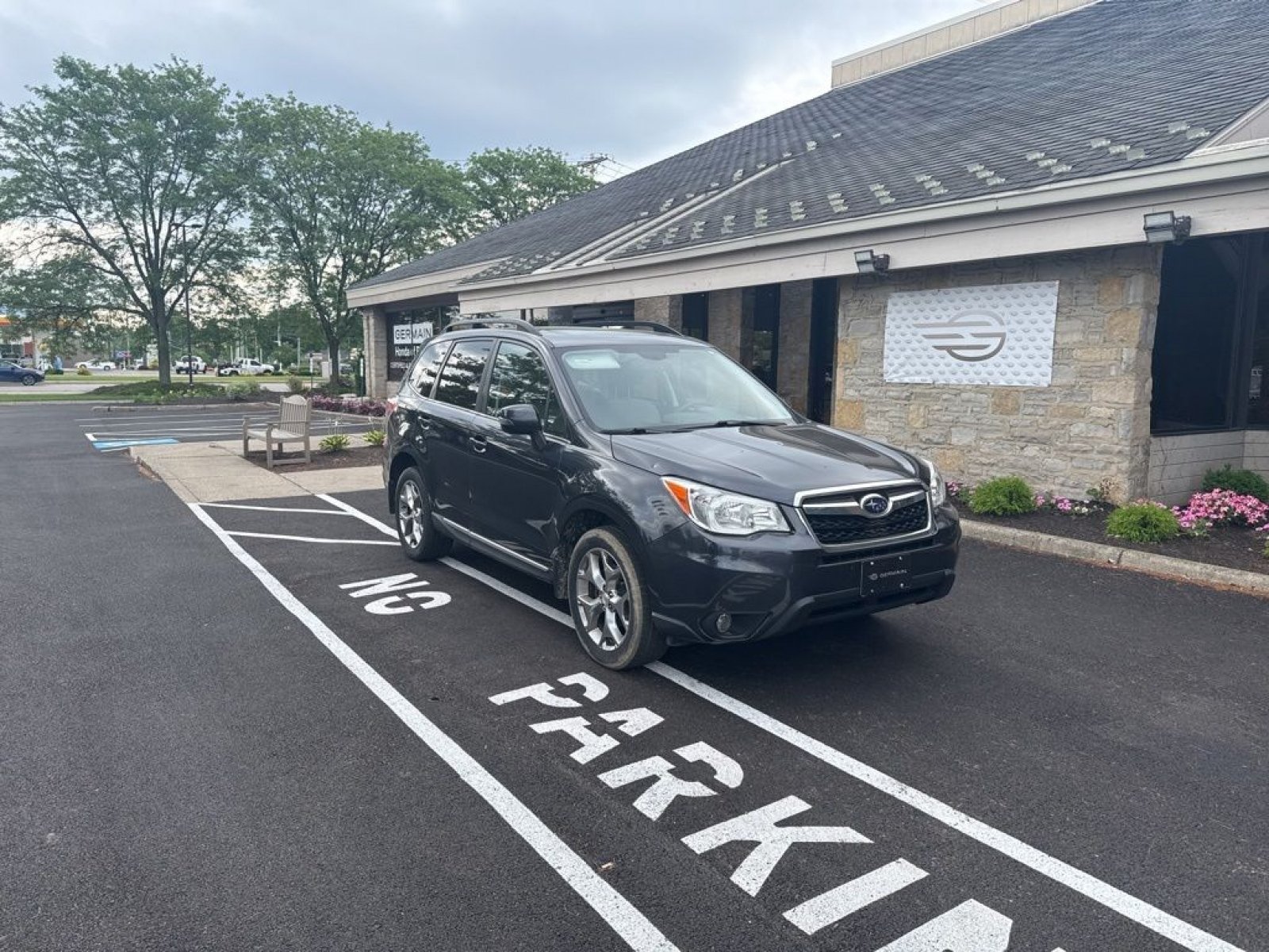 Used 2016 Subaru Forester 2.5i Touring w/ Eyesight & Navigation System AWD/4WD image 2