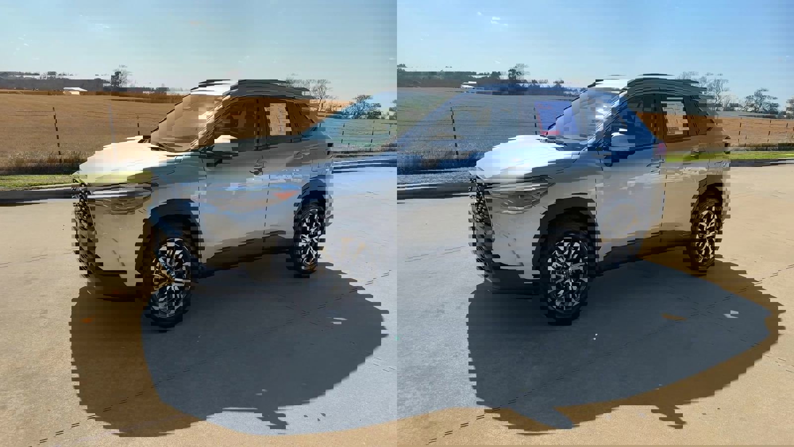 Used 2023 Toyota Corolla Cross XLE image 4