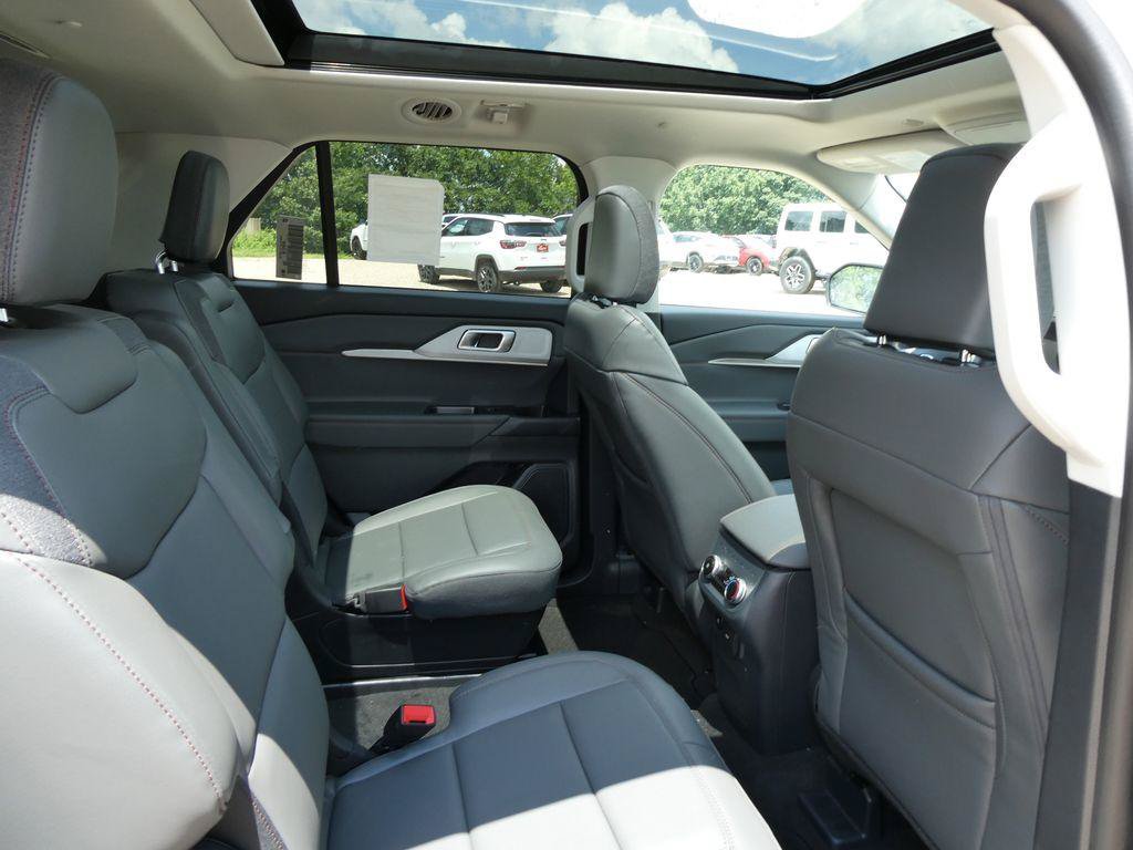 New 2026 Ford Explorer Active w/ Active Comfort Package AWD/4WD image 12