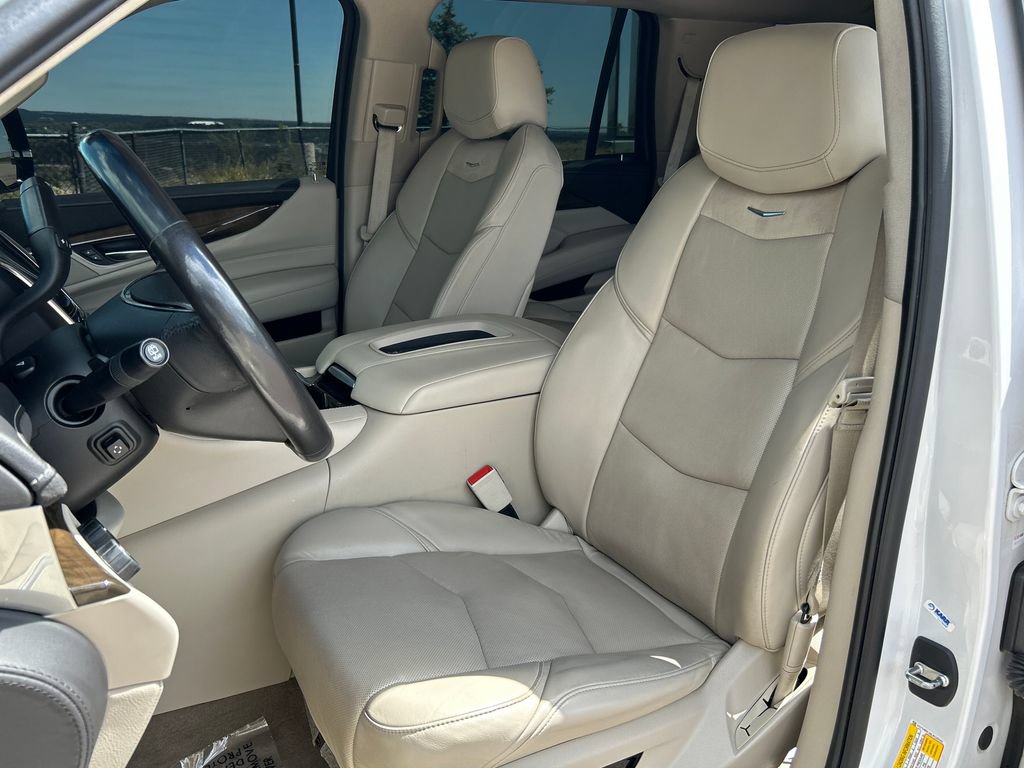 Used 2020 Cadillac Escalade Luxury AWD/4WD image 15