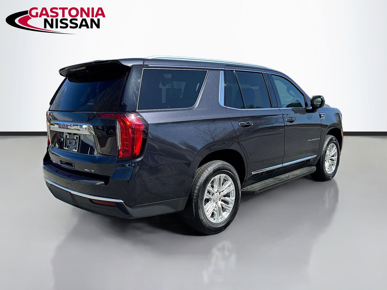 Used 2024 GMC Yukon SLT RWD image 9