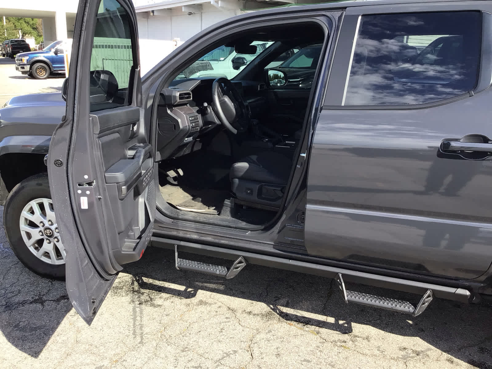 Used 2025 Toyota Tacoma SR5 image 5