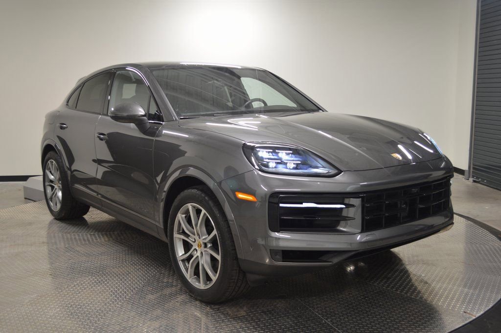 Certified 2024 Porsche Cayenne Coupe image 9