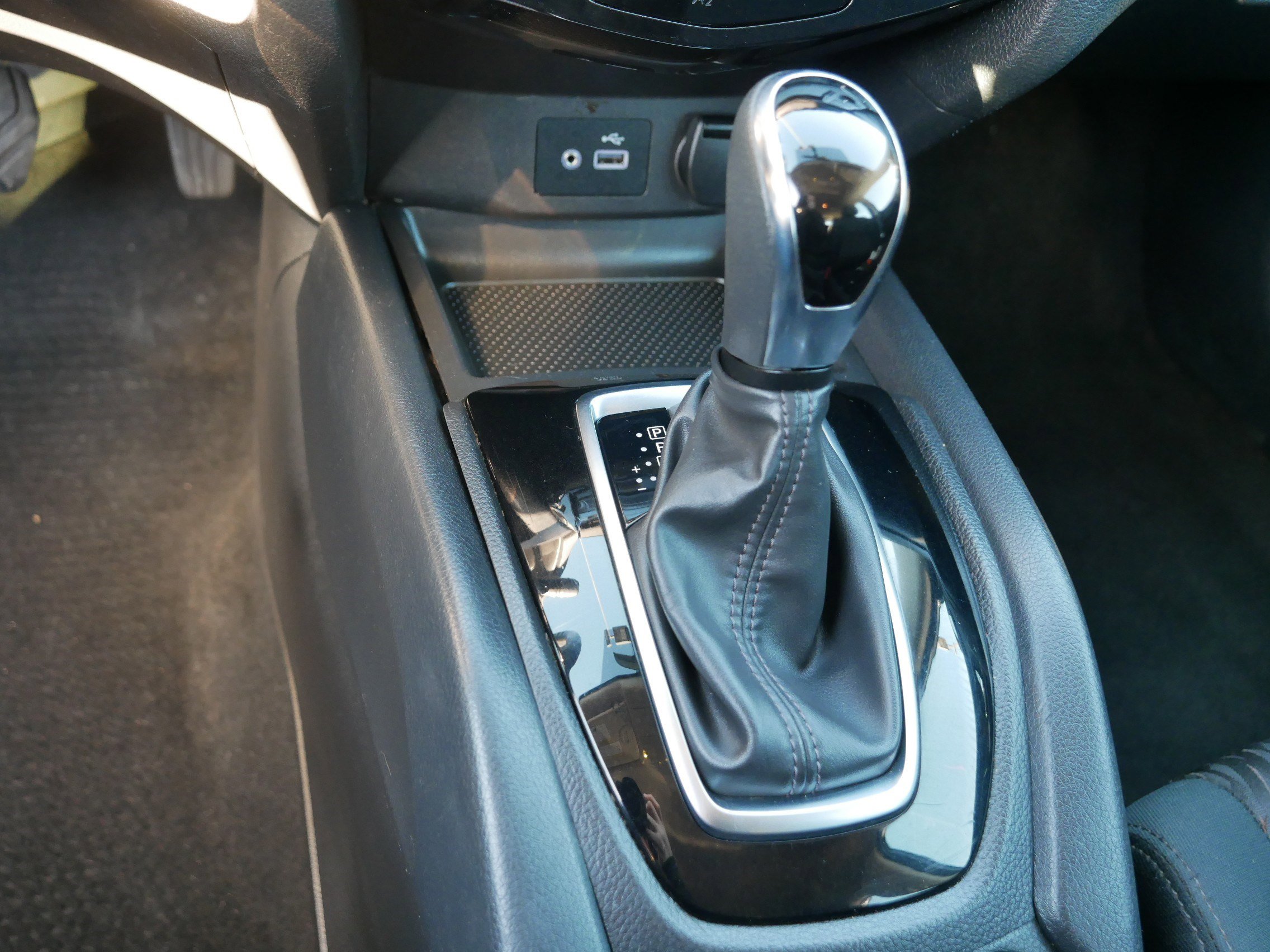 Used 2018 Nissan Rogue S image 24