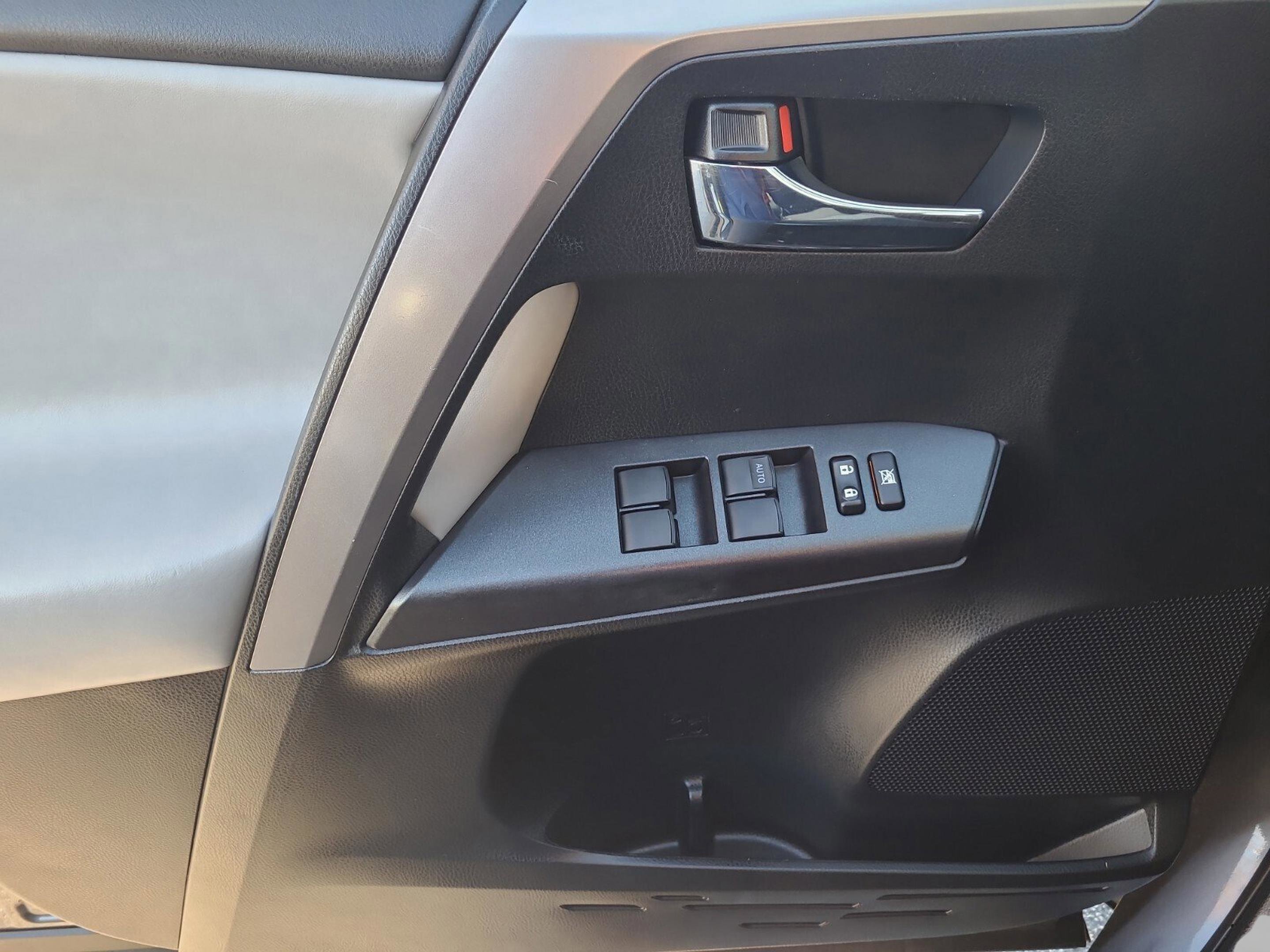 Certified 2018 Toyota RAV4 LE Plus image 27