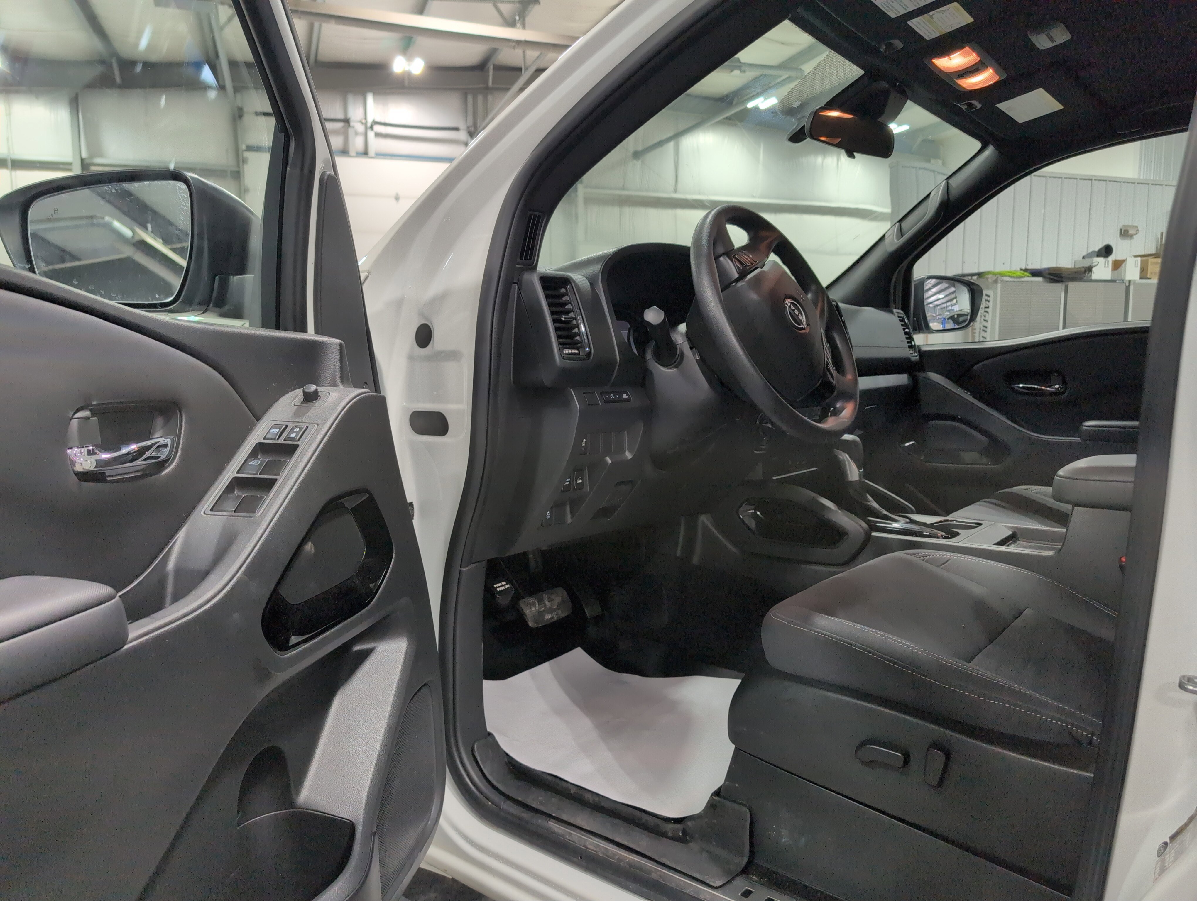 Used 2023 Nissan Frontier SV w/ Midnight Edition Package image 7