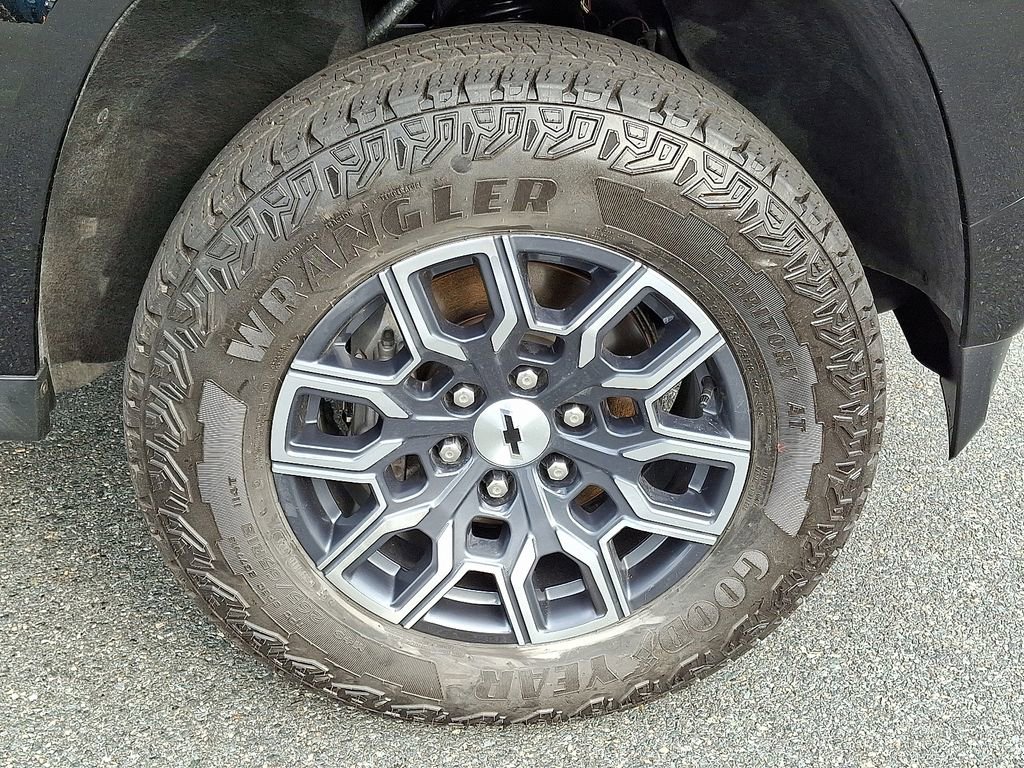 Used 2024 Chevrolet Colorado Z71 image 8