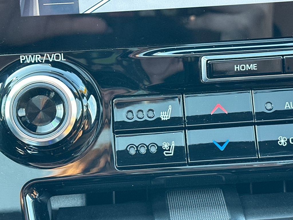 Used 2021 Toyota Highlander Platinum AWD/4WD image 32