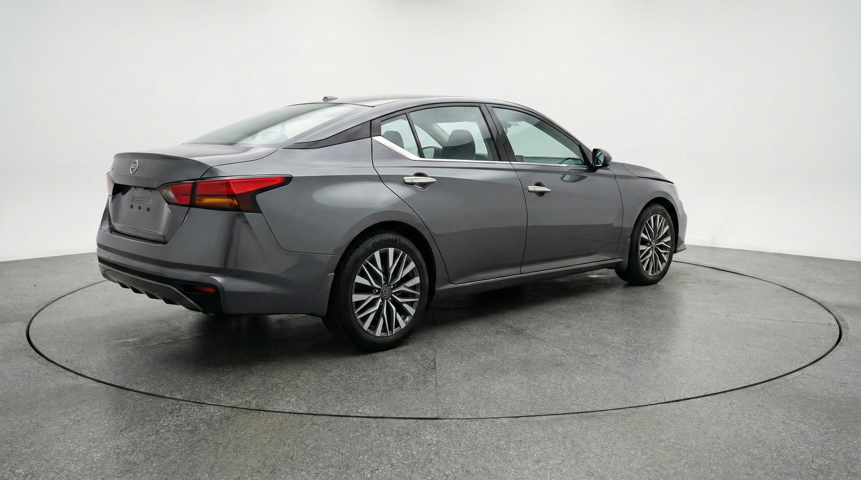 Used 2025 Nissan Altima 2.5 SV FWD image 9