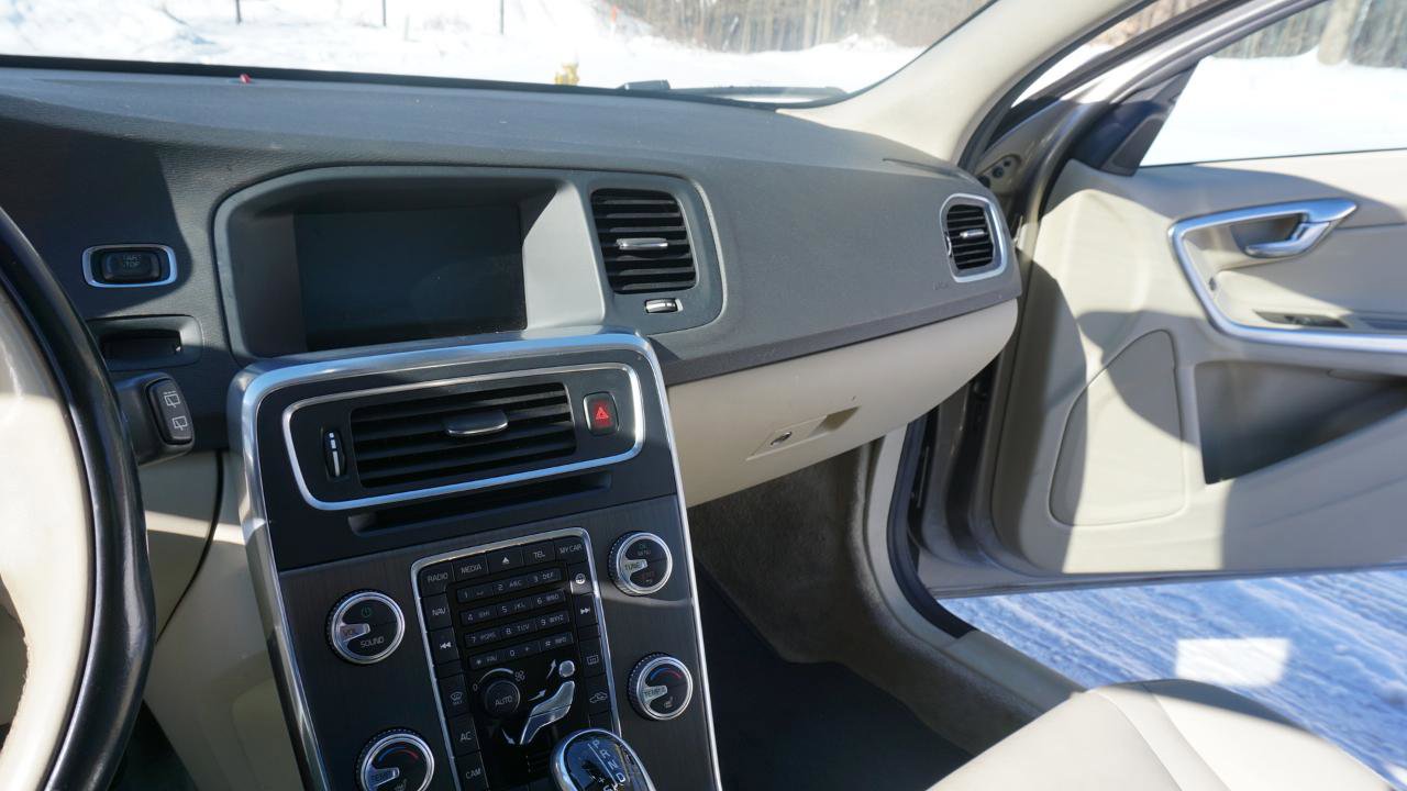 Used 2015 Volvo V60 T5 Premier w/ Convenience Package AWD/4WD image 16