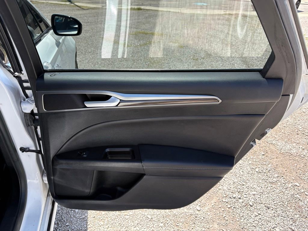 Used 2017 Ford Fusion SE w/ Fusion SE Technology Package FWD image 14