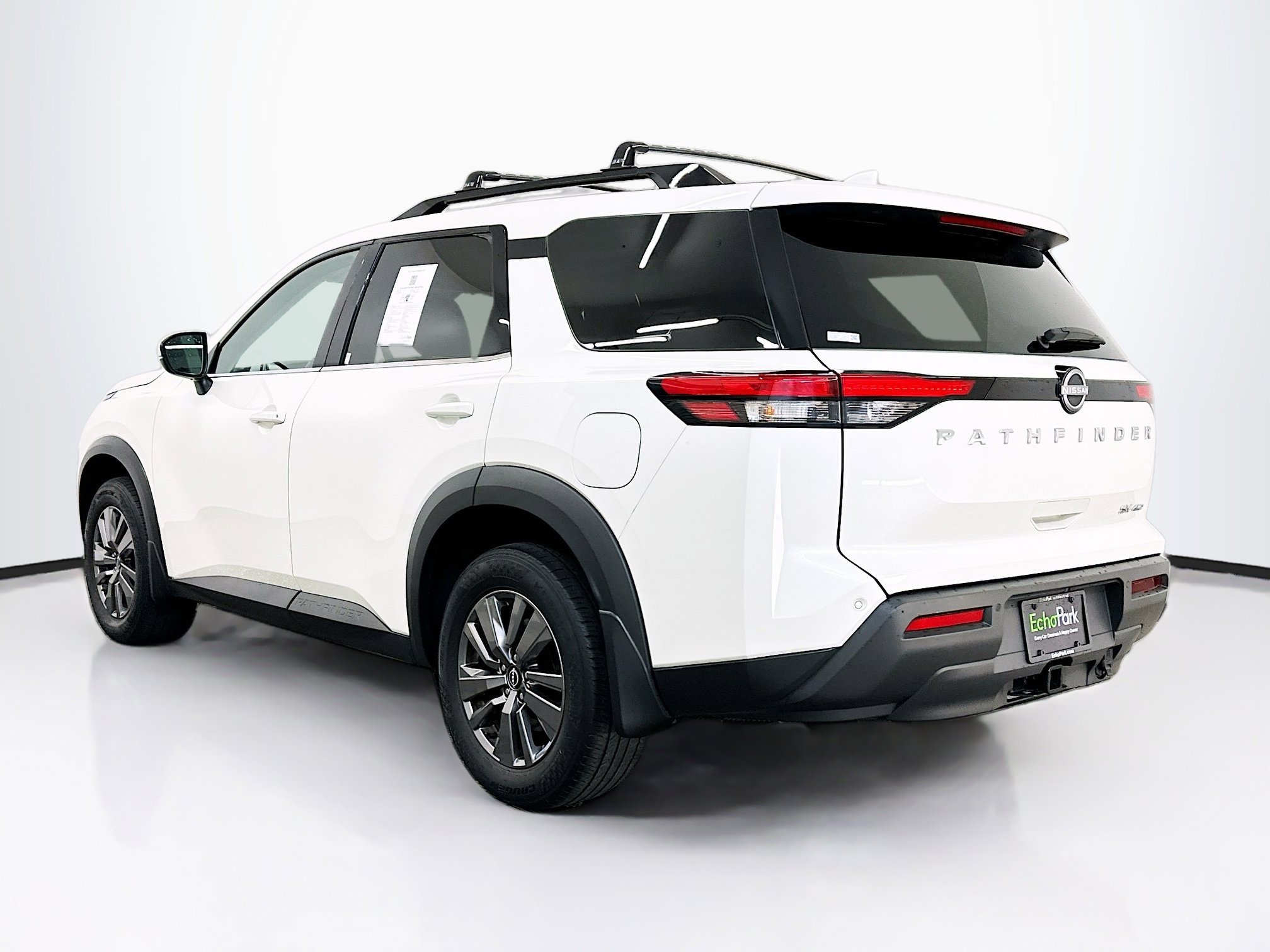 Used 2023 Nissan Pathfinder SV w/ SV Premium Package image 5