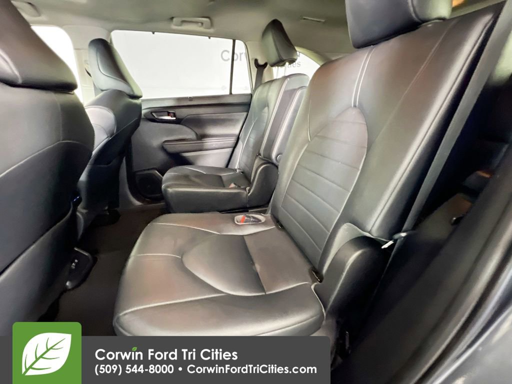 Used 2020 Toyota Highlander XLE AWD/4WD image 30