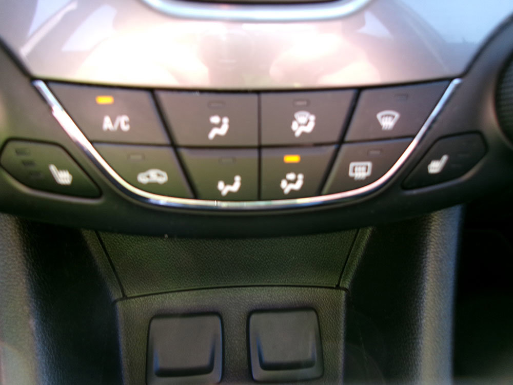 Used 2018 Chevrolet Cruze LT w/ Convenience Package image 17