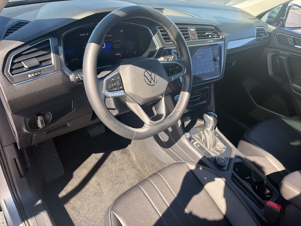 Certified 2023 Volkswagen Tiguan SE w/ Panoramic Sunroof Package AWD/4WD image 8