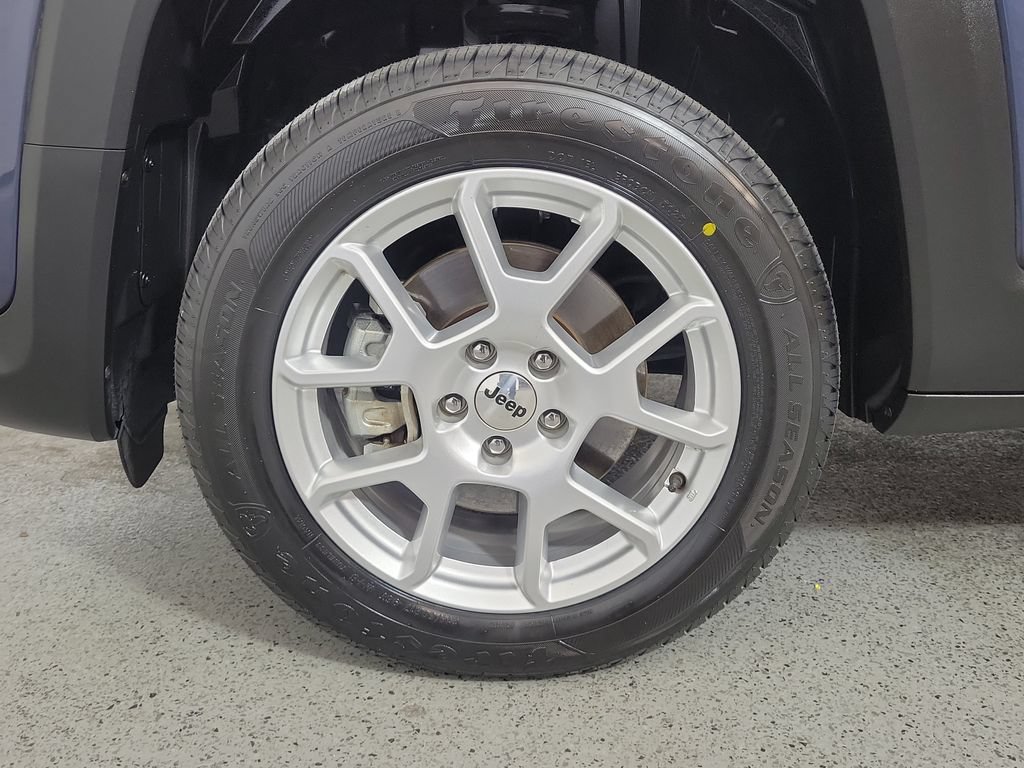 Used 2022 Jeep Renegade Latitude AWD/4WD image 9
