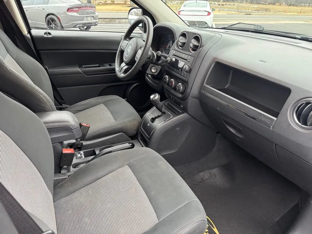 Used 2012 Jeep Compass Sport AWD/4WD image 8