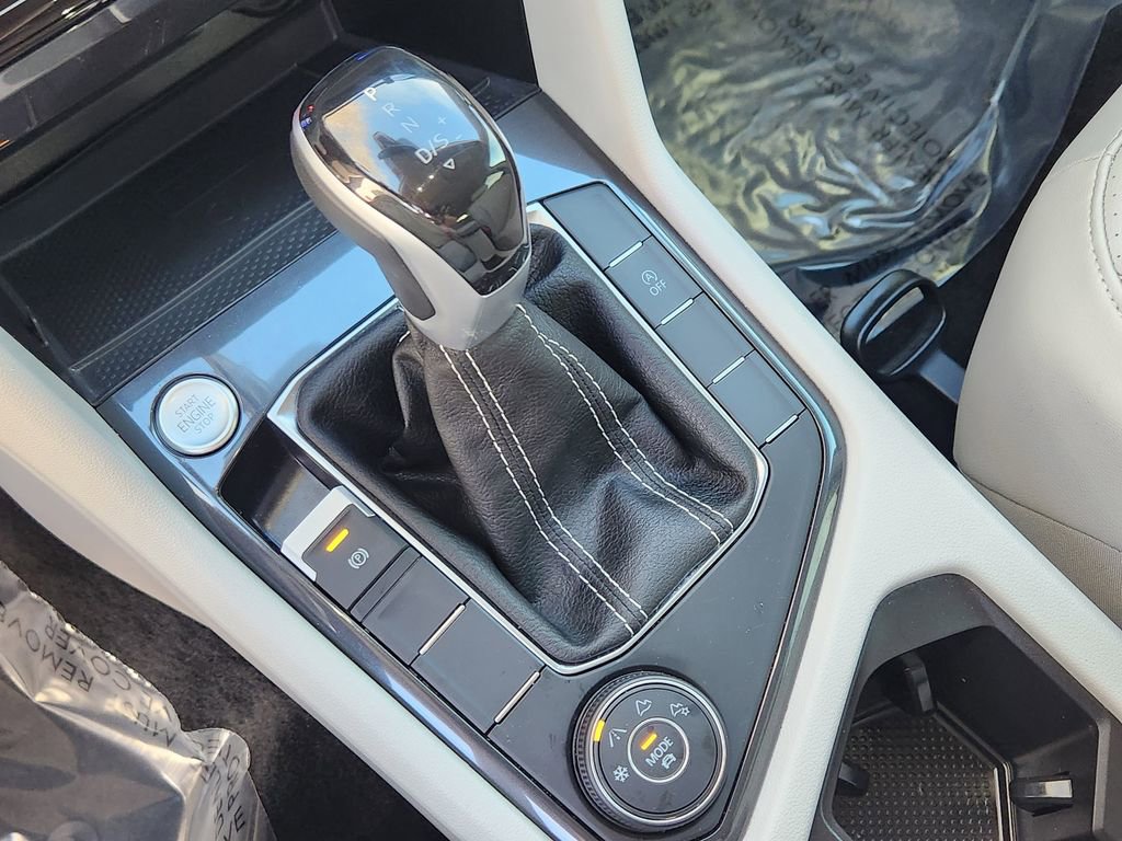 Used 2024 Volkswagen Tiguan SE w/ MDO Package, Two-Row image 10