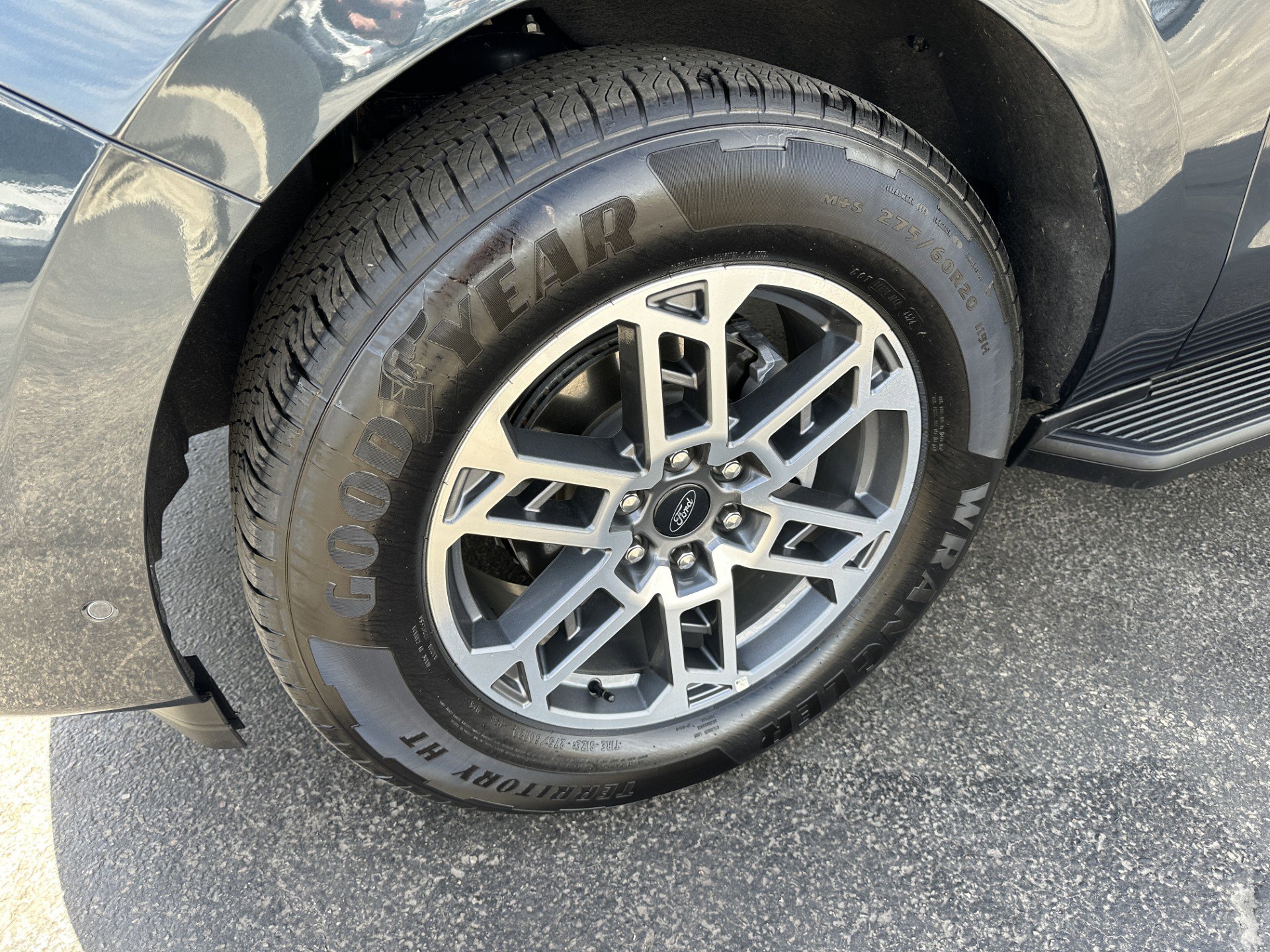 Used 2025 Ford Expedition Active RWD image 8