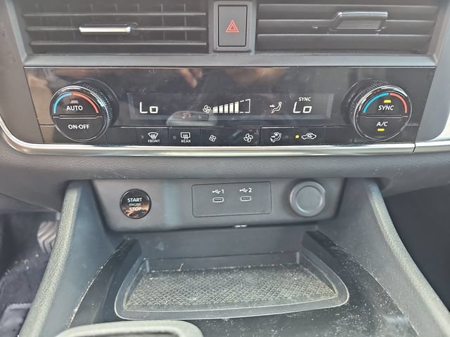 Used 2024 Nissan Rogue SV FWD image 21