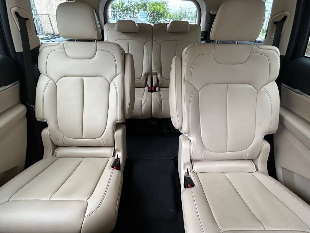 Certified 2022 Jeep Grand Cherokee L Limited RWD image 13