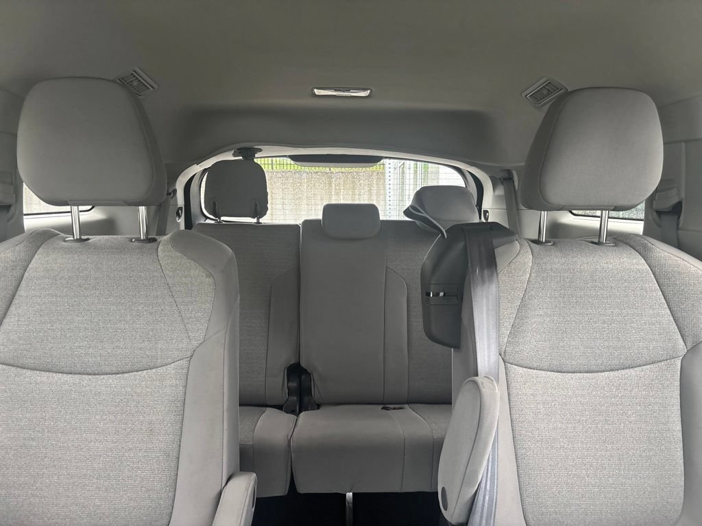 Used 2024 Toyota Sienna LE AWD/4WD image 28