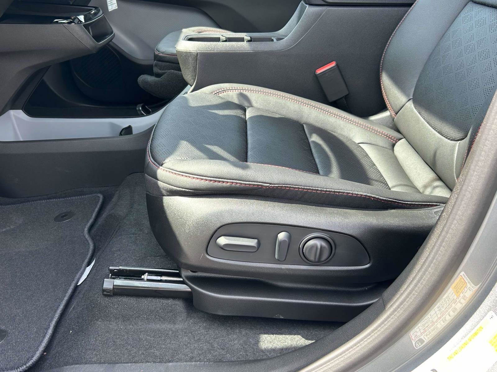 New 2027 Chevrolet Bolt RS w/ Technology Package FWD image 10