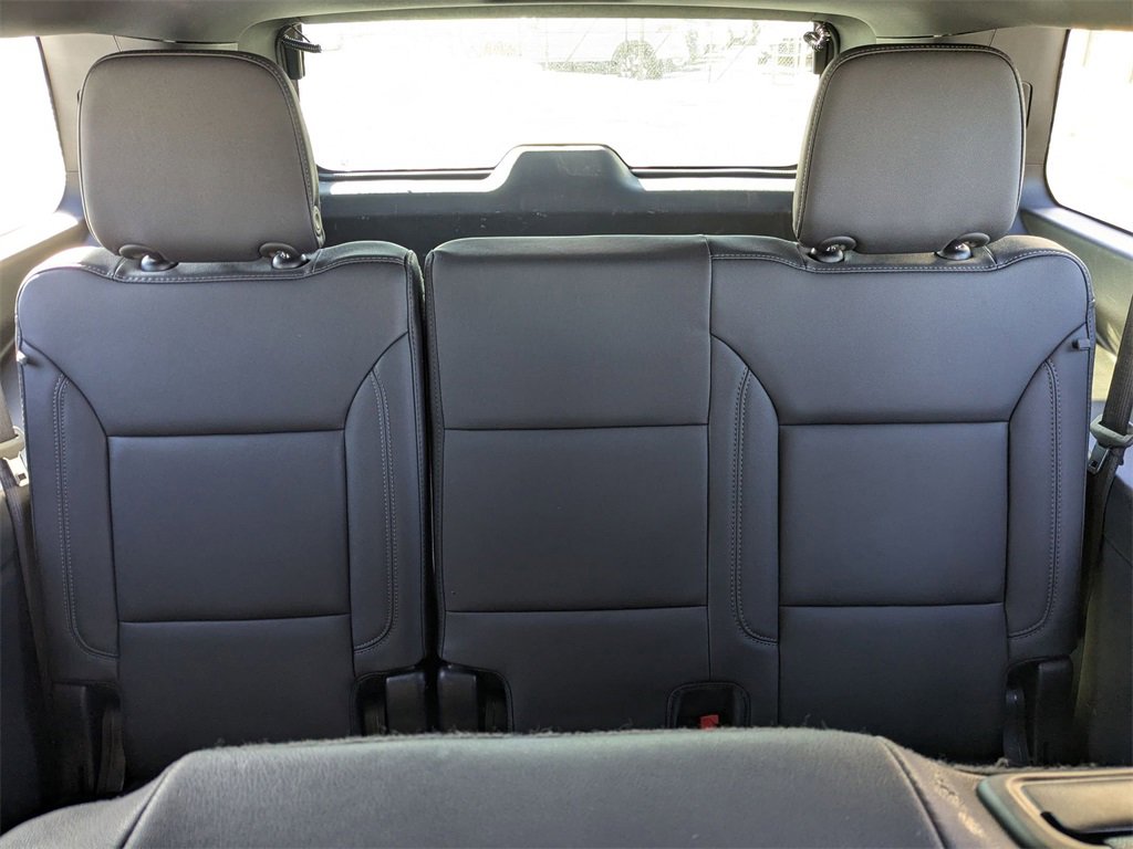 Used 2025 Chevrolet Suburban Z71 image 35