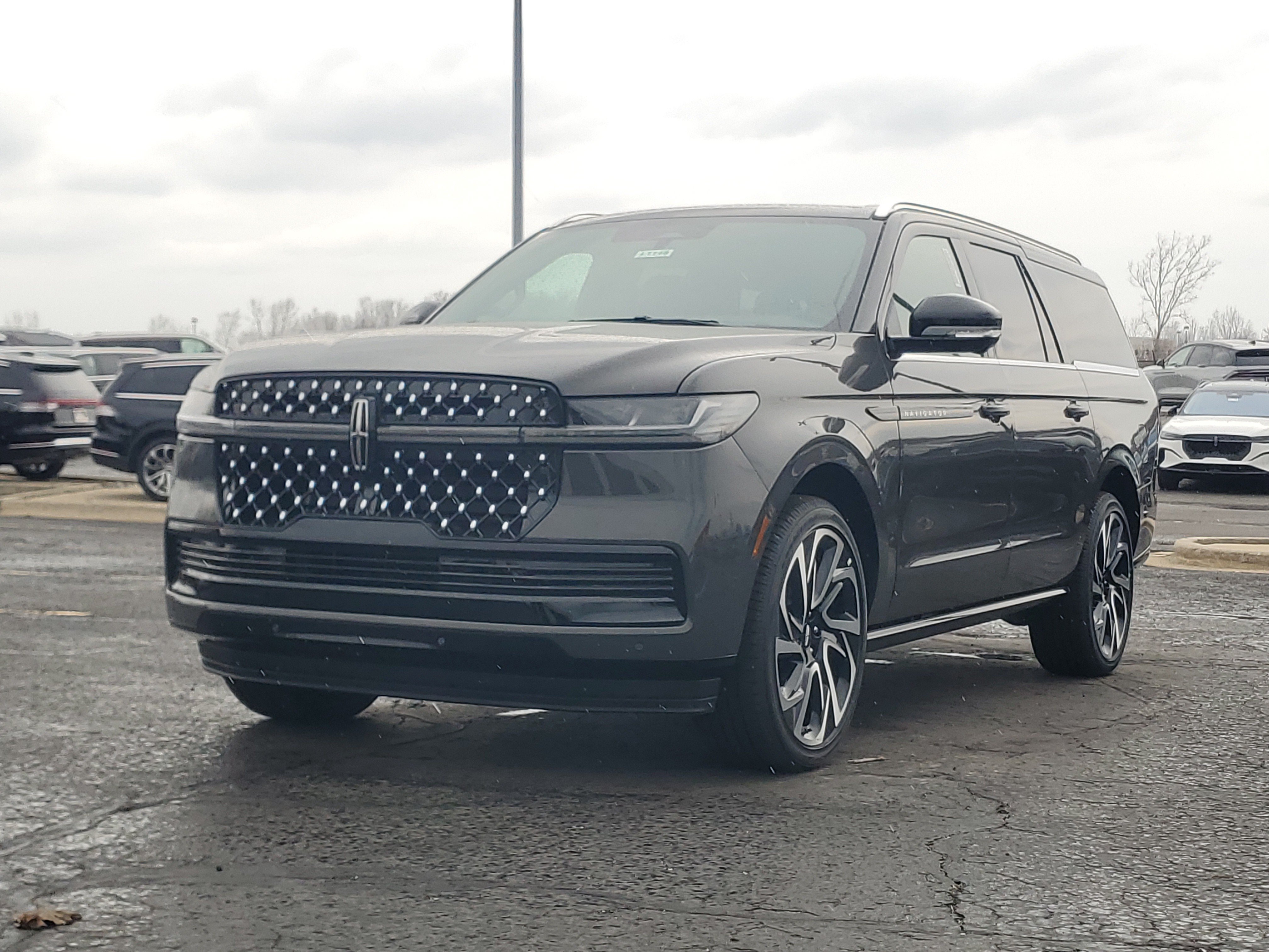 New 2026 Lincoln Navigator L Black Label AWD/4WD image 2