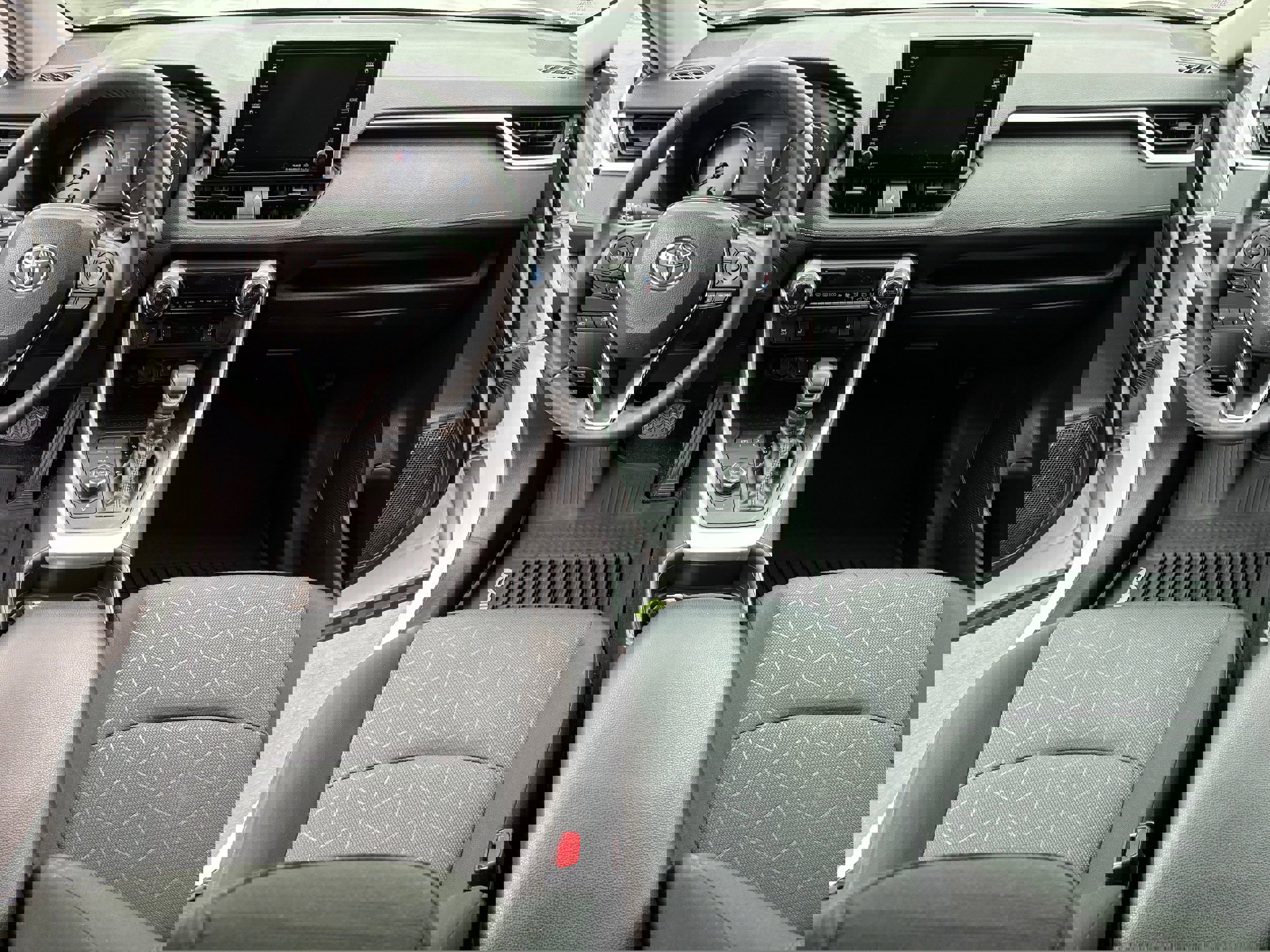 Used 2020 Toyota RAV4 XLE image 7